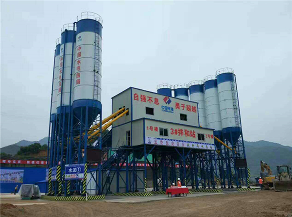 中國（guó）電建雙線混凝（níng）土攪拌站hzs120