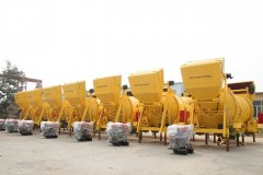 <b>山东泽宇重工新型柴油动（dòng）力滚筒混凝土</b>